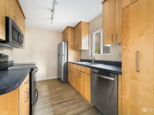 5021 Ripley Lane N 112, Renton WA 98056
