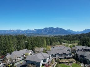 7732 Fairway Avenue SE 203, Snoqualmie WA 98065