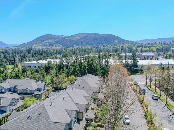7732 Fairway Avenue SE 203, Snoqualmie WA 98065