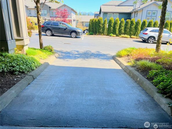7732 Fairway Avenue SE 203, Snoqualmie WA 98065