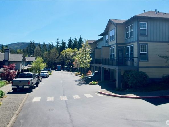 7732 Fairway Avenue SE 203, Snoqualmie WA 98065