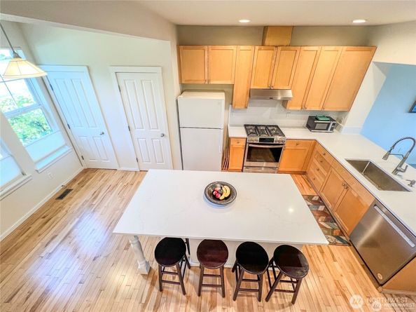 7732 Fairway Avenue SE 203, Snoqualmie WA 98065