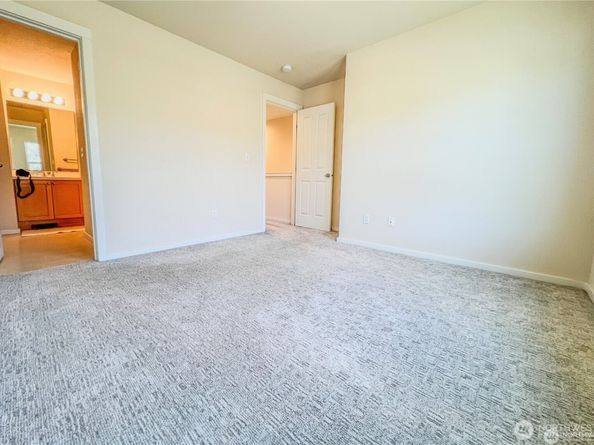 7732 Fairway Avenue SE 203, Snoqualmie WA 98065