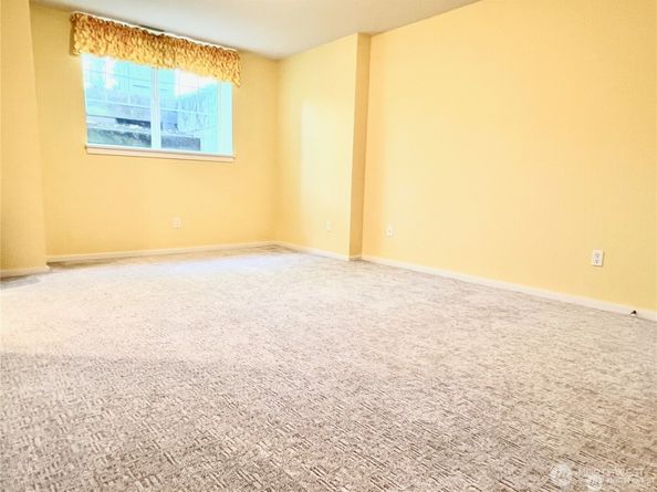 7732 Fairway Avenue SE 203, Snoqualmie WA 98065