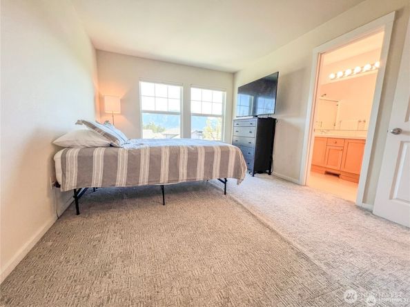 7732 Fairway Avenue SE 203, Snoqualmie WA 98065