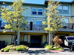 7732 Fairway Avenue SE 203, Snoqualmie WA 98065