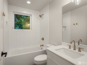 10602 NE 137th Place, Kirkland WA 98033