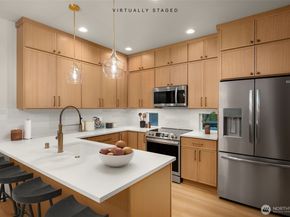 10602 NE 137th Place, Kirkland WA 98033