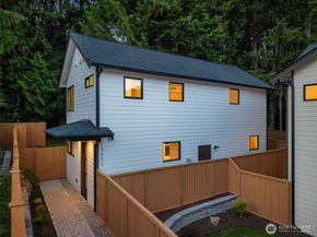 10602 NE 137th Place, Kirkland WA 98034