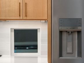 10602 NE 137th Place, Kirkland WA 98034