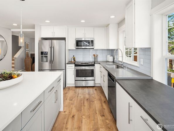 3046 128th Avenue SE 30, Bellevue WA 98005