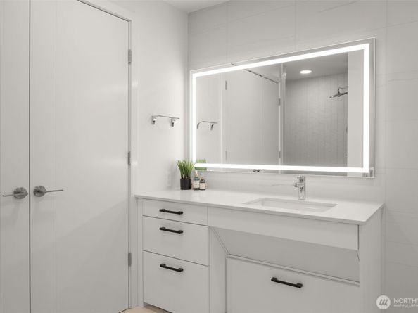 999 110th Avenue NE 202, Bellevue WA 98004