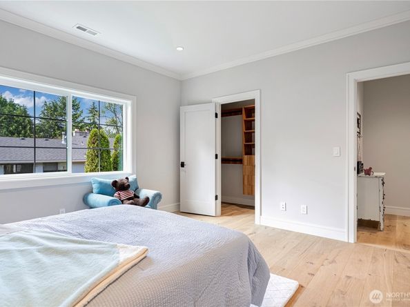 12811 SE 44th Place, Bellevue WA 98006