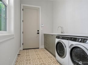 12811 SE 44th Place, Bellevue WA 98006