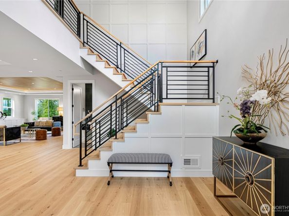 12811 SE 44th Place, Bellevue WA 98006