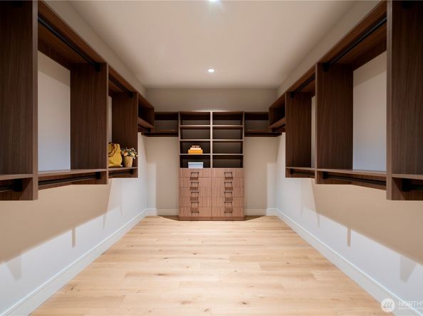 12811 SE 44th Place, Bellevue WA 98006