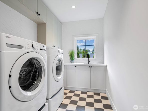 12811 SE 44th Place, Bellevue WA 98006