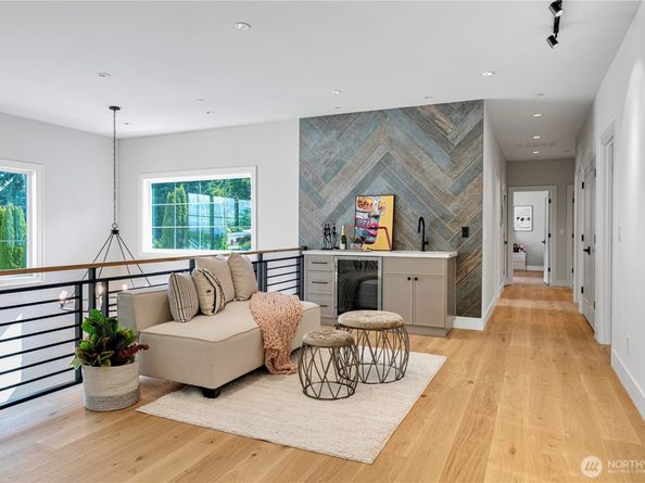 12811 SE 44th Place, Bellevue WA 98006