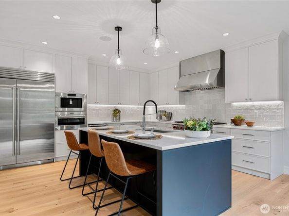 12811 SE 44th Place, Bellevue WA 98006