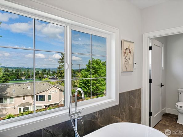 12811 SE 44th Place, Bellevue WA 98006
