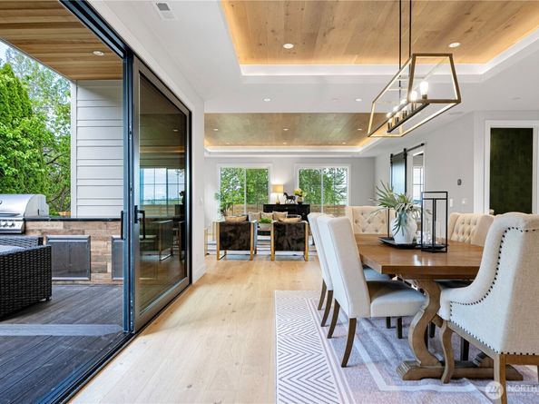 12811 SE 44th Place, Bellevue WA 98006