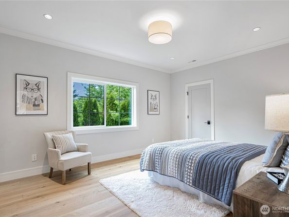 12811 SE 44th Place, Bellevue WA 98006