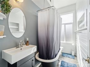 22 John Street 10, Seattle WA 98109