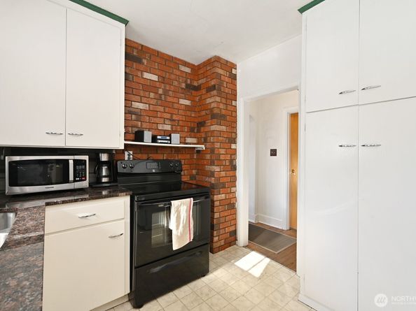 327 NE 90th Street, Seattle WA 98115