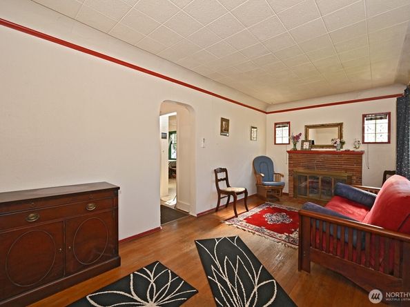 327 NE 90th Street, Seattle WA 98115