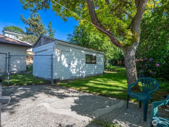 327 NE 90th Street, Seattle WA 98115