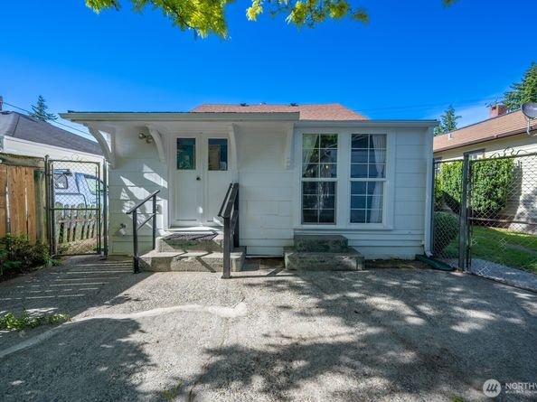 327 NE 90th Street, Seattle WA 98115