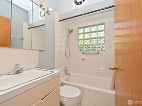 327 NE 90th Street, Seattle WA 98115