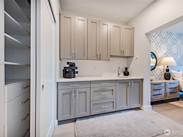 12442 NE 11th Lane A6, Bellevue WA 98005
