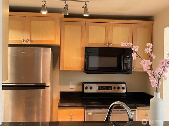 14206 NE 181st Place L206, Woodinville WA 98072