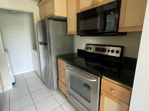 14206 NE 181st Place L206, Woodinville WA 98072