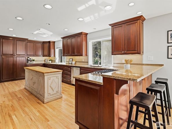 6211 247th Avenue NE, Redmond WA 98053