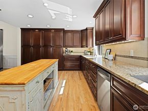 6211 247th Avenue NE, Redmond WA 98053