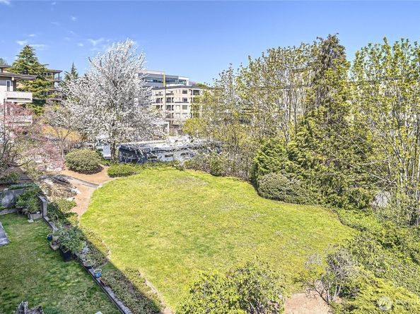 610 Aloha Street 401, Seattle WA 98109