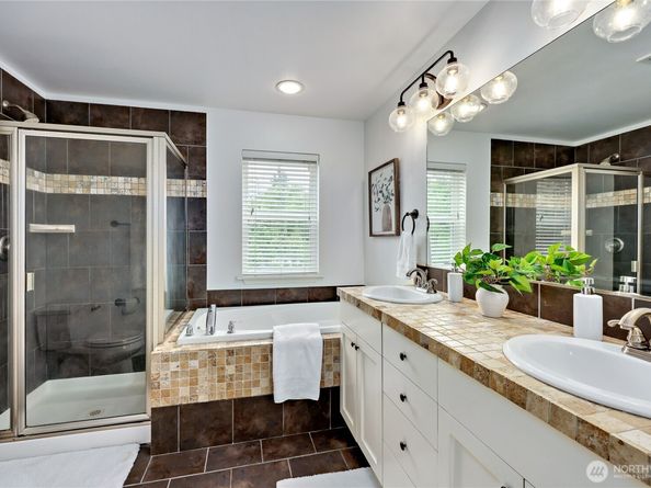 34599 Bridge View Drive NE, Kingston WA 98346