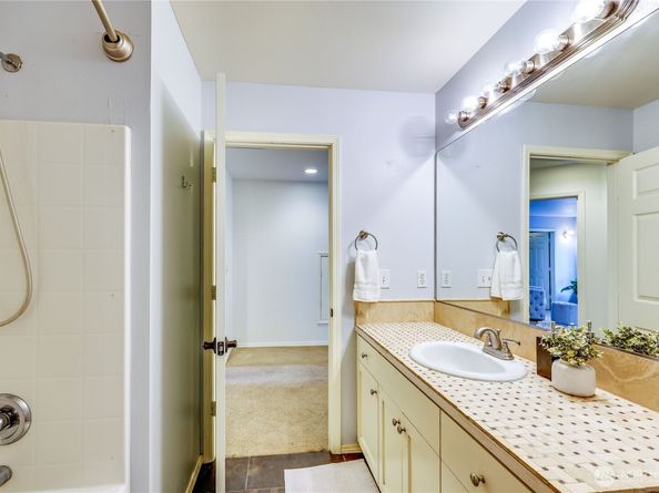 34599 Bridge View Drive NE, Kingston WA 98346