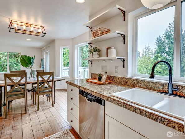 34599 Bridge View Drive NE, Kingston WA 98346
