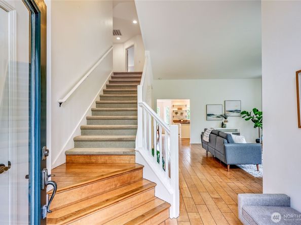34599 Bridge View Drive NE, Kingston WA 98346