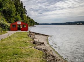 34599 Bridge View Drive NE, Kingston WA 98346