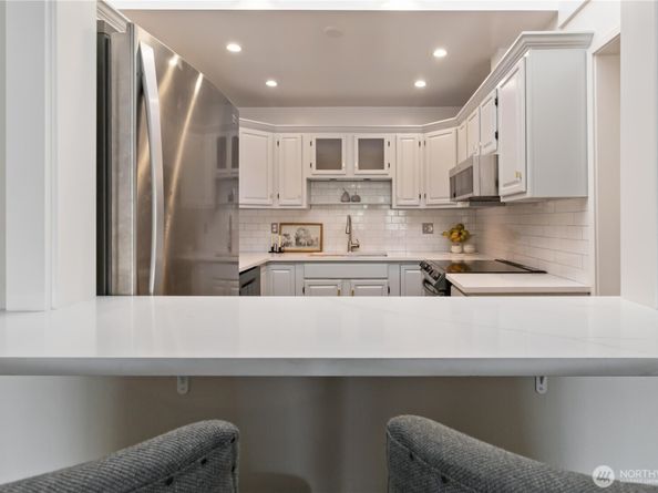 3030 80th Avenue SE 514, Mercer Island WA 98040
