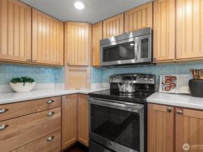 28701 6th Place S 107, Des Moines WA 98198