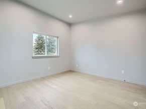 11825 59th Avenue S B, Seattle WA 98178