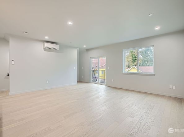 11825 59th Avenue S B, Seattle WA 98178