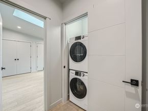 11825 59th Avenue S B, Seattle WA 98178