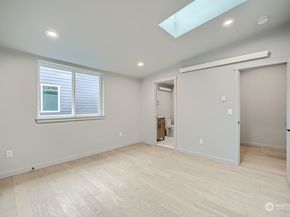 11825 59th Avenue S B, Seattle WA 98178