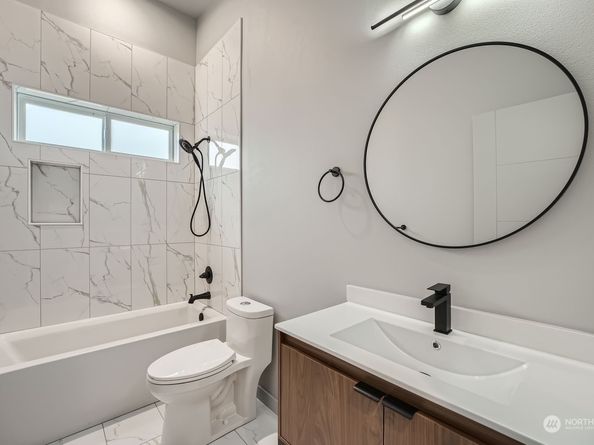 11825 59th Avenue S B, Seattle WA 98178
